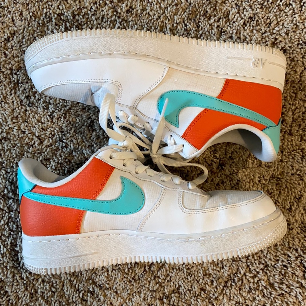 NIKE AIR FORCES